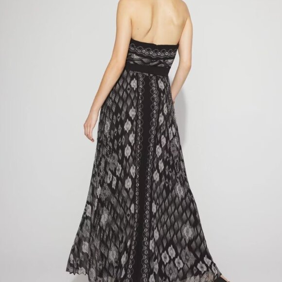 *NWT* White House Black Market Ikat Print Halter Maxi Dress  Size 4 - Picture 2 of 10